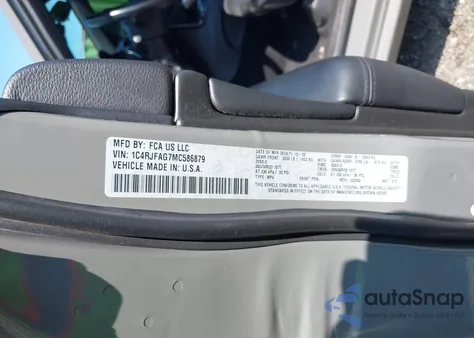 2021 Jeep Grand Cherokee Laredo X 4X4 z USA, uszkodzony, nr VIN 1C4RJFAG7MC586879